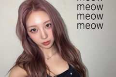 ラベンダーヘアに黒ミニドレスの破壊力…“パープルコア”を取り入れた最新スタイルに注目