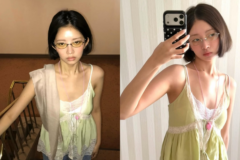 「下着っぽく見えない?」レーススリップトップをワイドデニムで着こなした夏コーデに注目