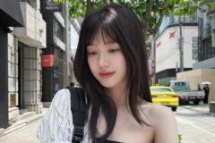 黒チューブトップ×ゆるシャツで魅せた大人の抜け感…自然体の街歩きショットに注目